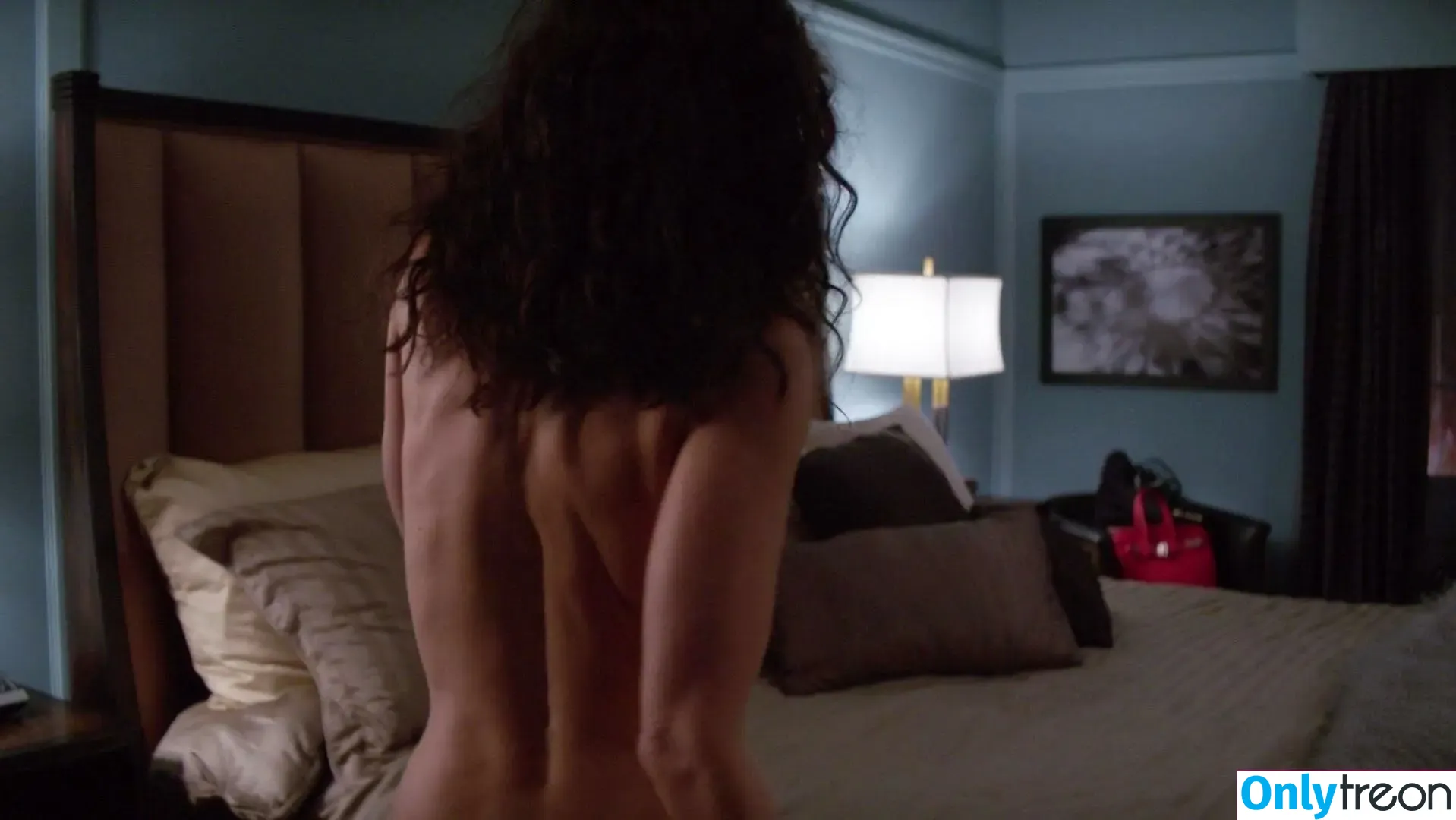 Lisa Edelstein nude photo #0062 (lisaedelstein)