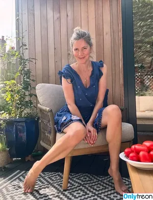 Lisa Faulkner / lisafaulknercooks nude photo #0038