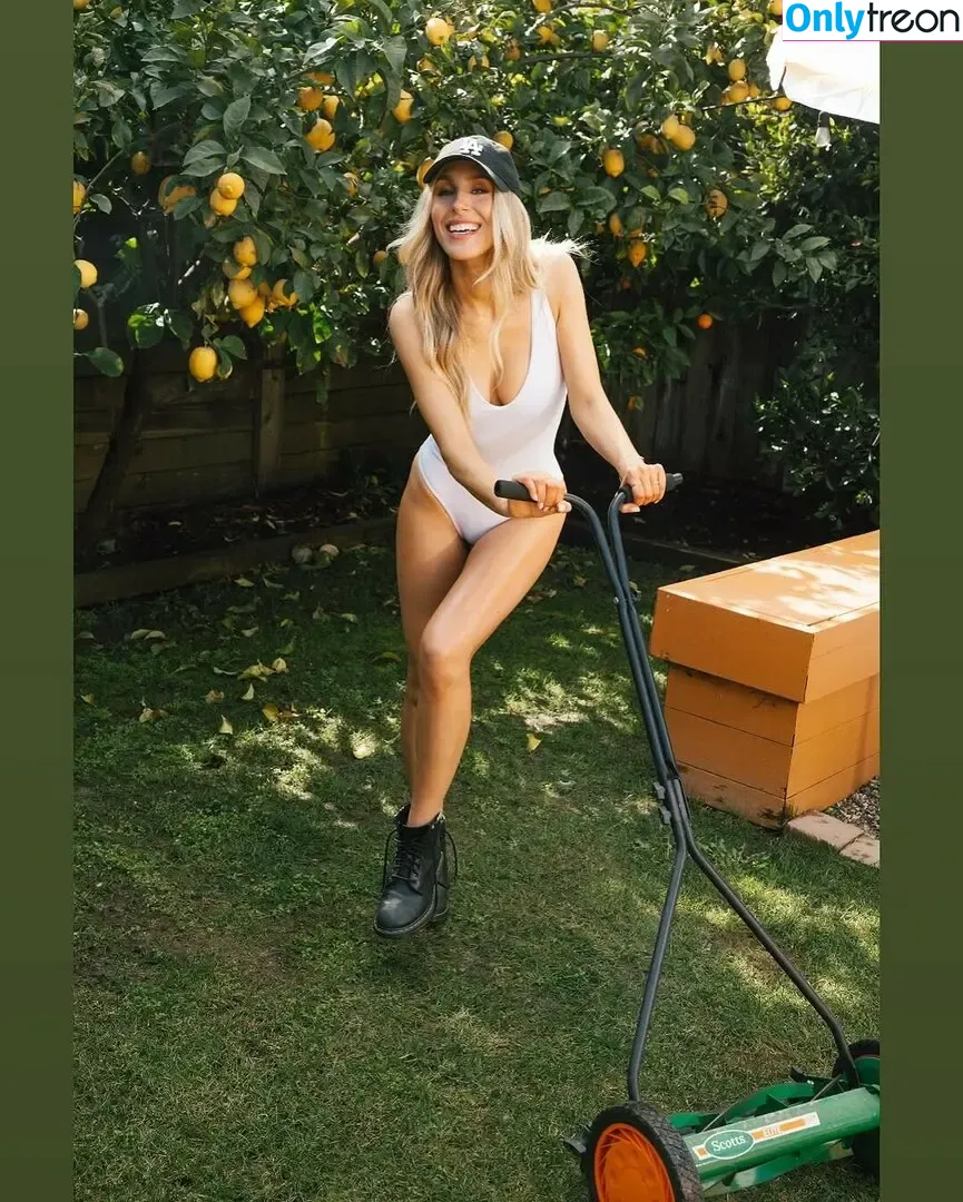 Lisa Gilroy nude photo #0067 (thelisagilroy)