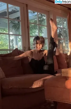 Lisa Rinna / lisarinna nude photo #0412