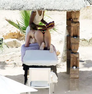 Lisa Snowdon / lisa_snowdon nude photo #0009