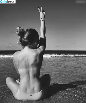  nude photo #0007