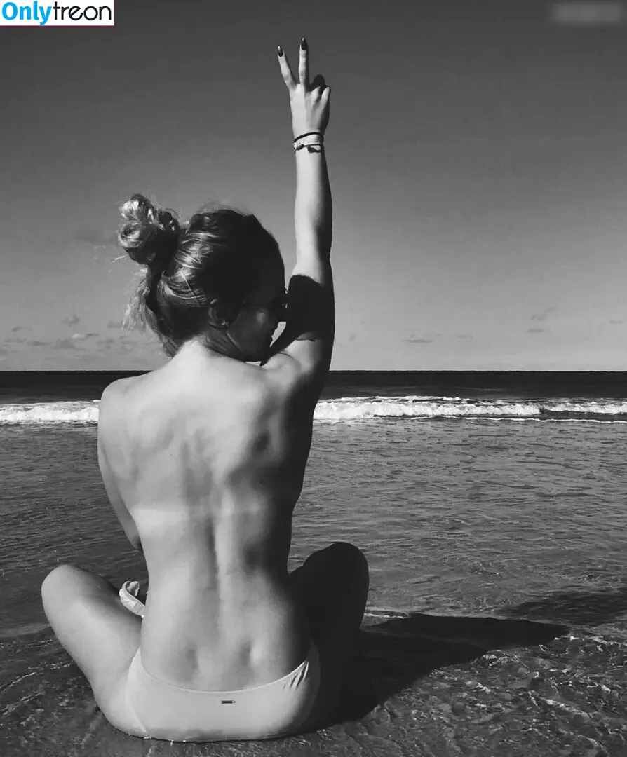 lisamjung nude photo #0007 (lisamjung)