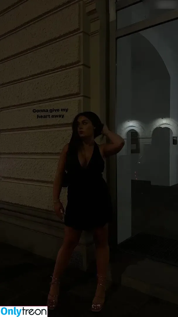 lisyyy.w nude photo #0002 (lisyyy.w)