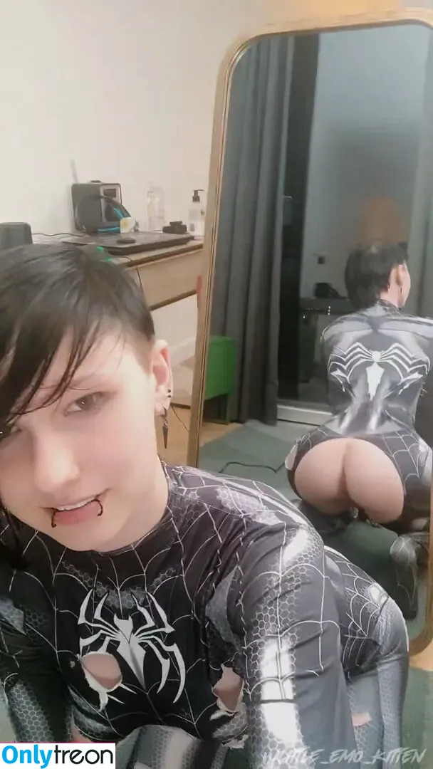 little_emo_kitten nude photo #0607 (daddys_emo_girl)