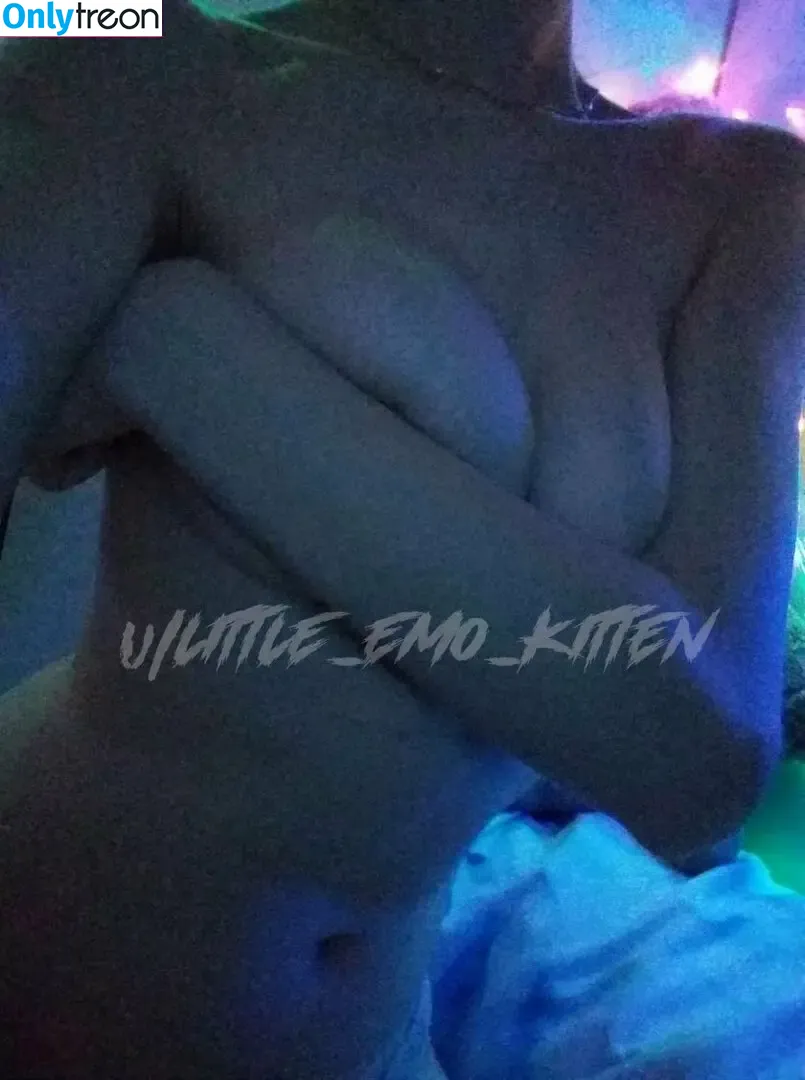 little_emo_kitten nude photo #0906 (daddys_emo_girl)