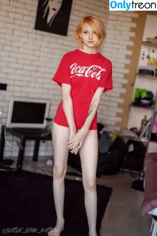 little_emo_kitten nude photo #0998 (daddys_emo_girl)
