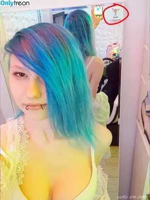 little_emo_kitten / daddys_emo_girl nude photo #1397