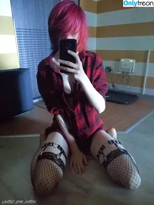 little_emo_kitten / daddys_emo_girl nude photo #1407