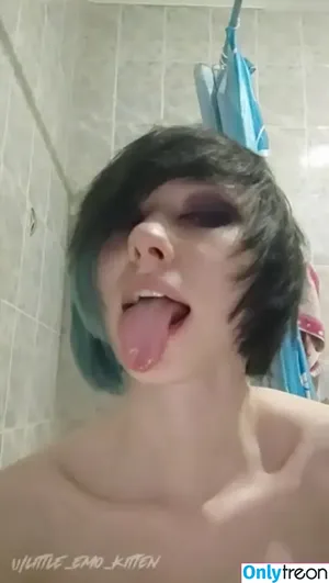 little_emo_kitten / daddys_emo_girl nude photo #1436