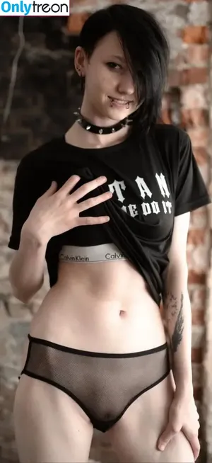 little_emo_kitten / daddys_emo_girl nude photo #1710