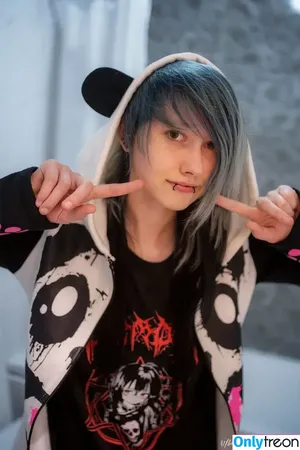 little_emo_kitten / daddys_emo_girl nude photo #1719