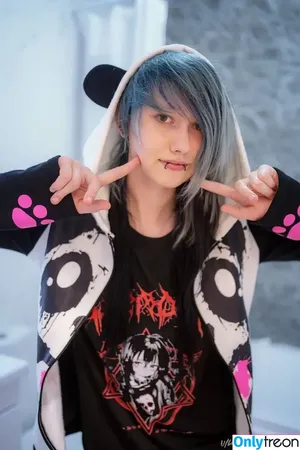 little_emo_kitten / daddys_emo_girl nude photo #1720