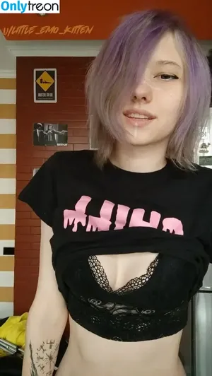 little_emo_kitten / daddys_emo_girl nude photo #1813