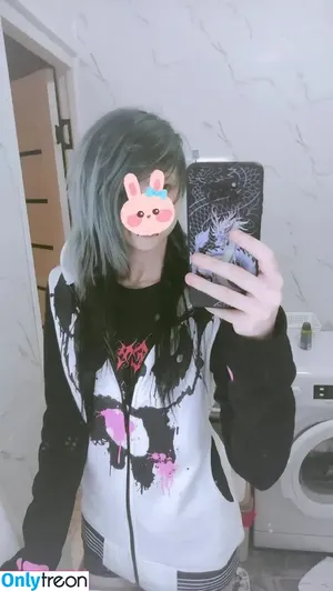 little_emo_kitten / daddys_emo_girl nude photo #1883