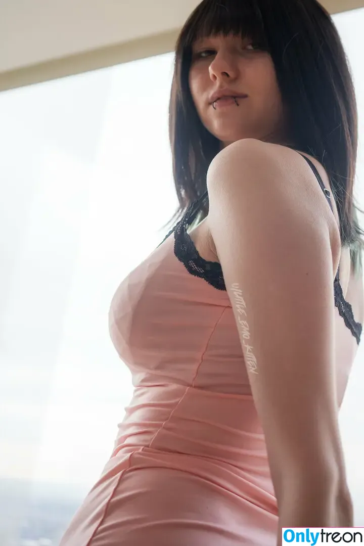 little_emo_kitten nude photo #1370 (daddys_emo_girl)