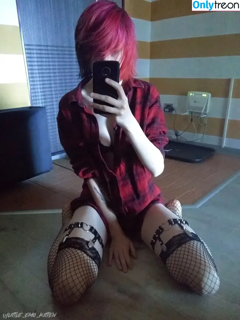little_emo_kitten nude photo #1407 (daddys_emo_girl)