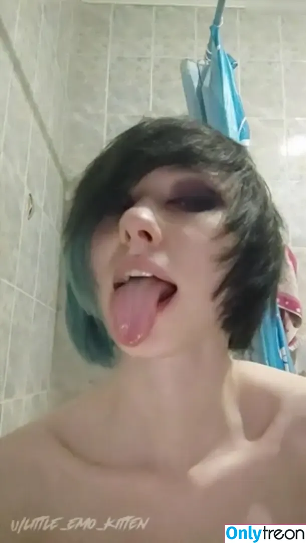 little_emo_kitten nude photo #1436 (daddys_emo_girl)