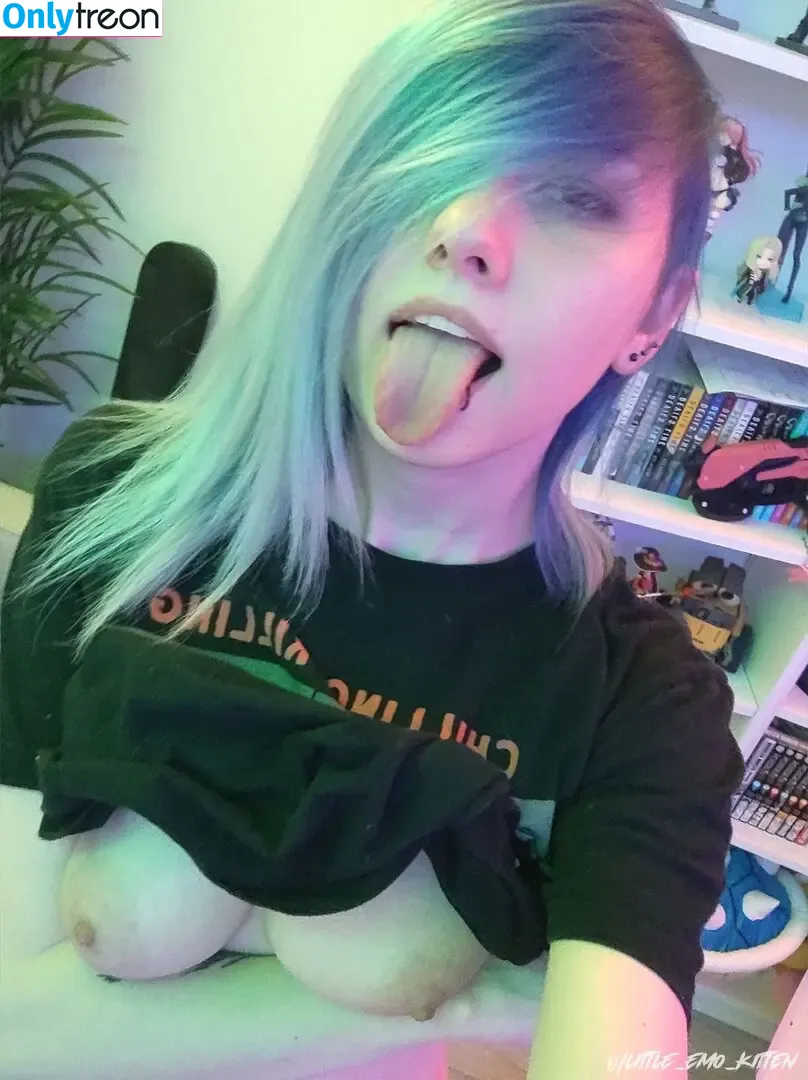 little_emo_kitten nude photo #1605 (daddys_emo_girl)