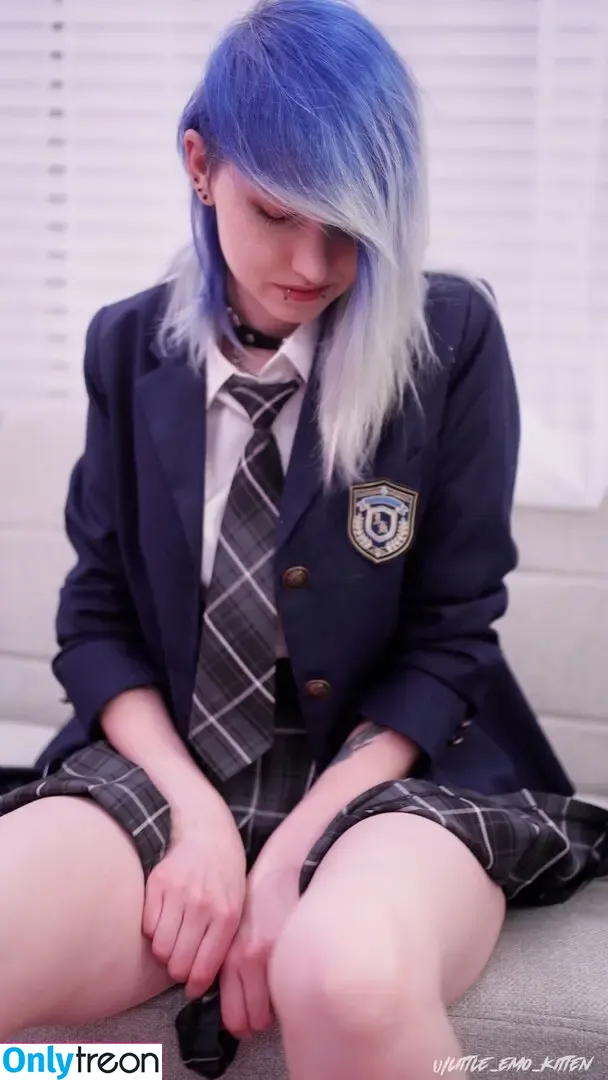 little_emo_kitten nude photo #1629 (daddys_emo_girl)