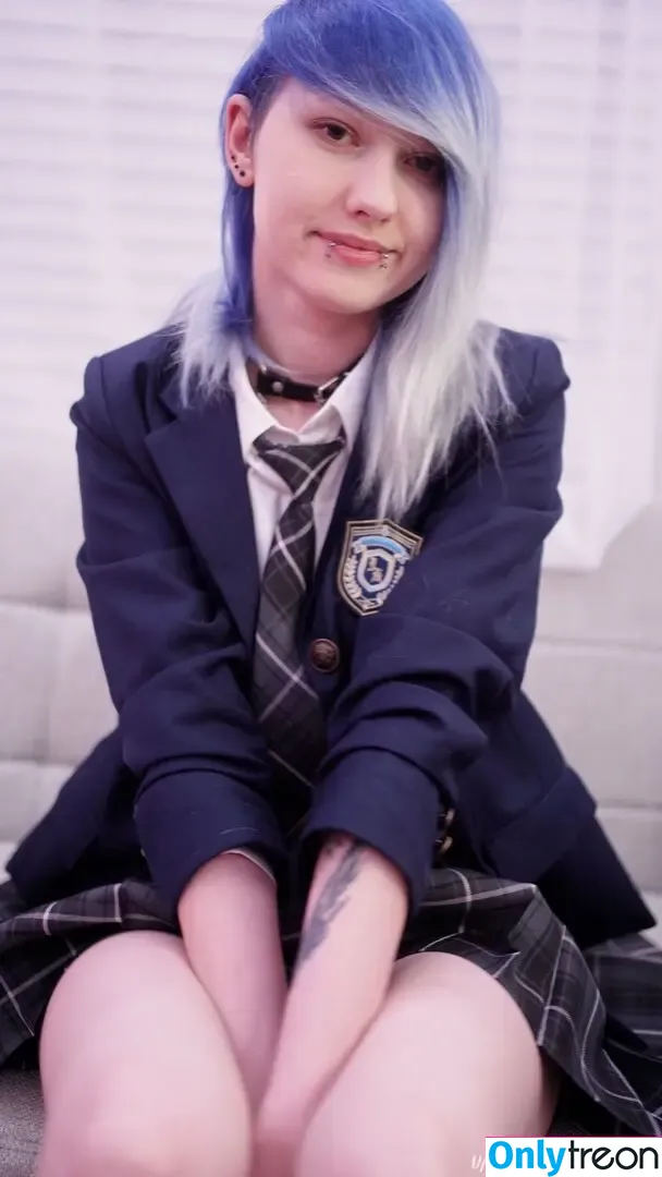 little_emo_kitten nude photo #1632 (daddys_emo_girl)