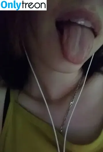 little_emo_kitten nude photo #1638 (daddys_emo_girl)