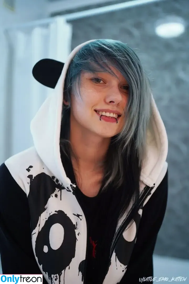 little_emo_kitten nude photo #1716 (daddys_emo_girl)