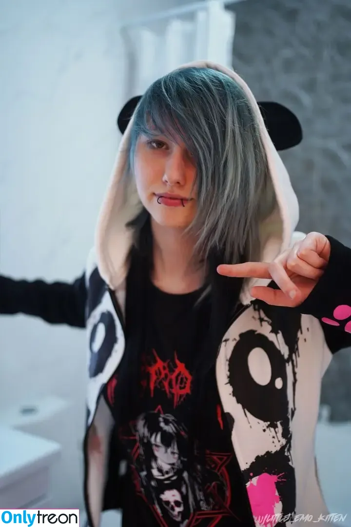 little_emo_kitten nude photo #1717 (daddys_emo_girl)