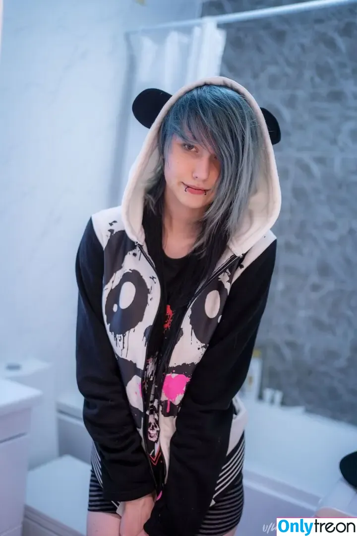 little_emo_kitten nude photo #1718 (daddys_emo_girl)