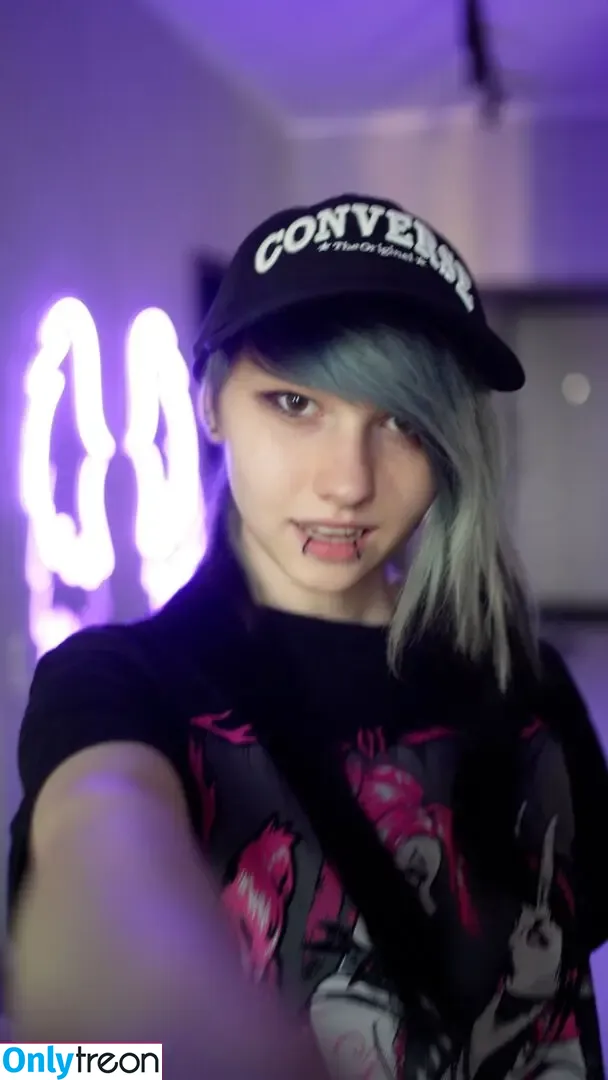 little_emo_kitten nude photo #1836 (daddys_emo_girl)