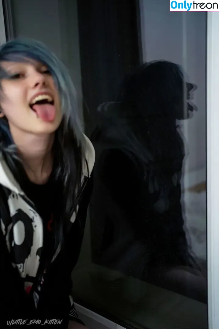 little_emo_kitten nude photo #1866 (daddys_emo_girl)