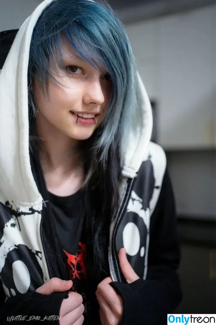 little_emo_kitten nude photo #1882 (daddys_emo_girl)