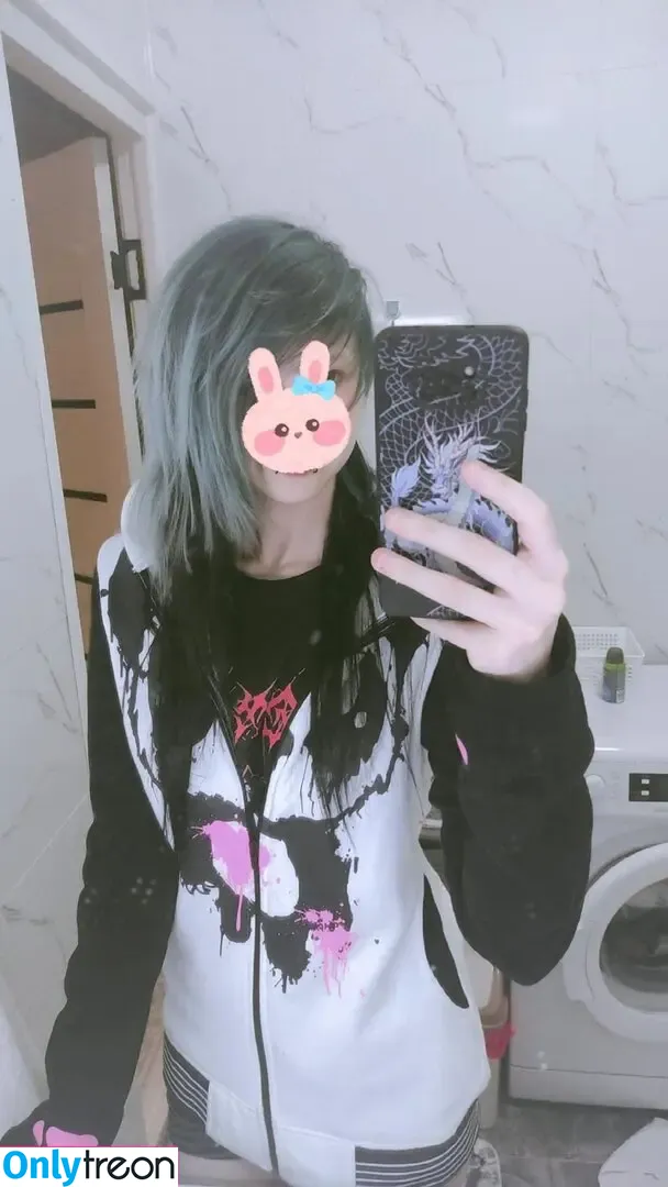 little_emo_kitten nude photo #1883 (daddys_emo_girl)