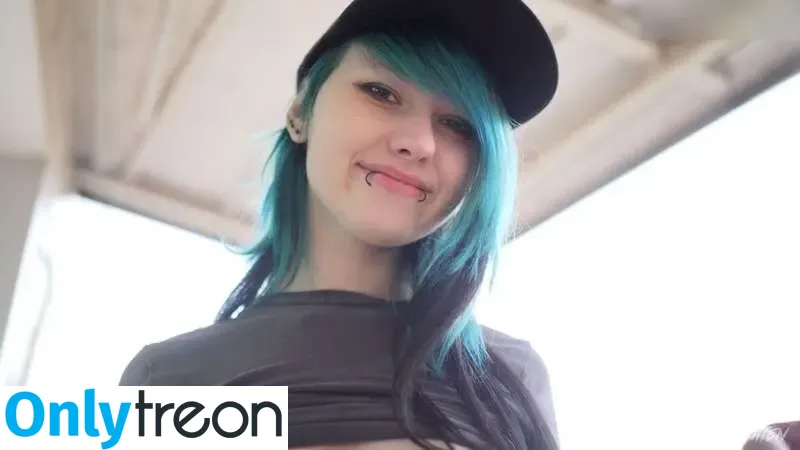 little_emo_kitten nude photo #1930 (daddys_emo_girl)