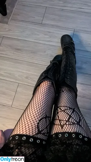 little_emo_kitten / daddys_emo_girl nude photo #2006