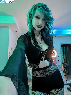 little_emo_kitten / daddys_emo_girl nude photo #2015