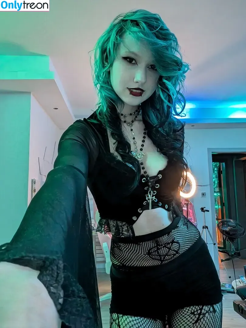 little_emo_kitten nude photo #2015 (daddys_emo_girl)