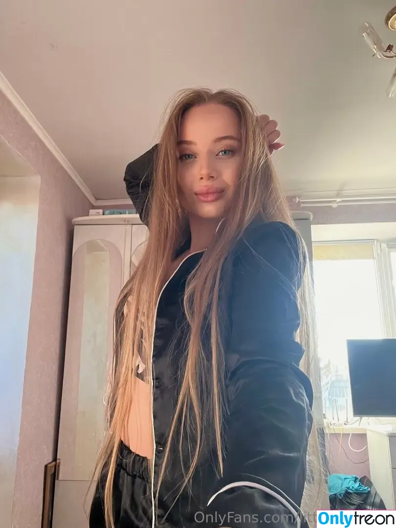 little_lilybaby nude photo #0033 (lilylittlebabyy)