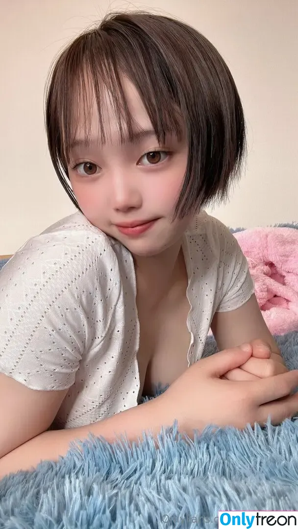 little.nana nude photo #0002 (littlenana28_)