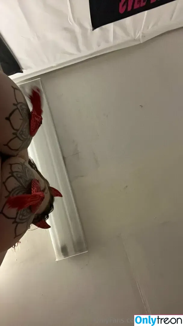 littlebatxxx nude photo #0001 (littlebat.games)