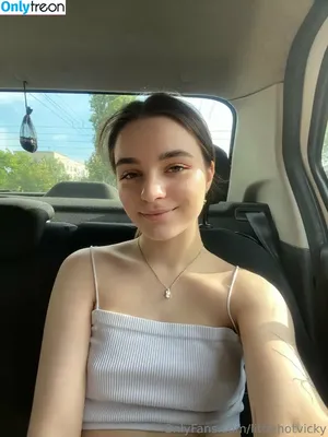 littlehotvicky / littlevickyk nude photo #0006
