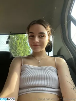 littlehotvicky / littlevickyk nude photo #0007
