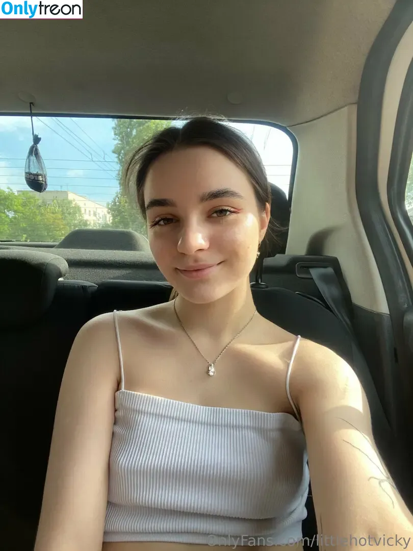 littlehotvicky nude photo #0006 (littlevickyk)
