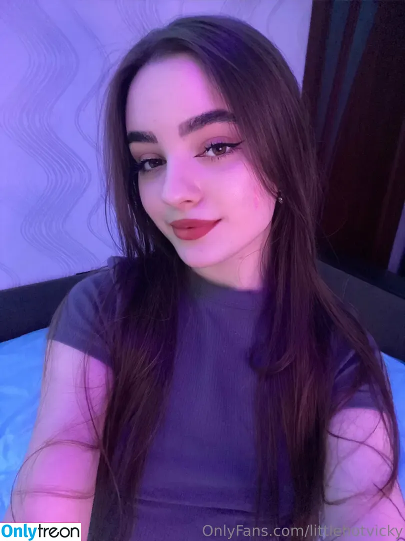 littlehotvicky nude photo #0021 (littlevickyk)