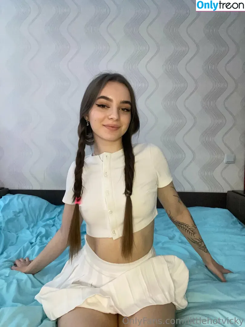 littlehotvicky nude photo #0026 (littlevickyk)