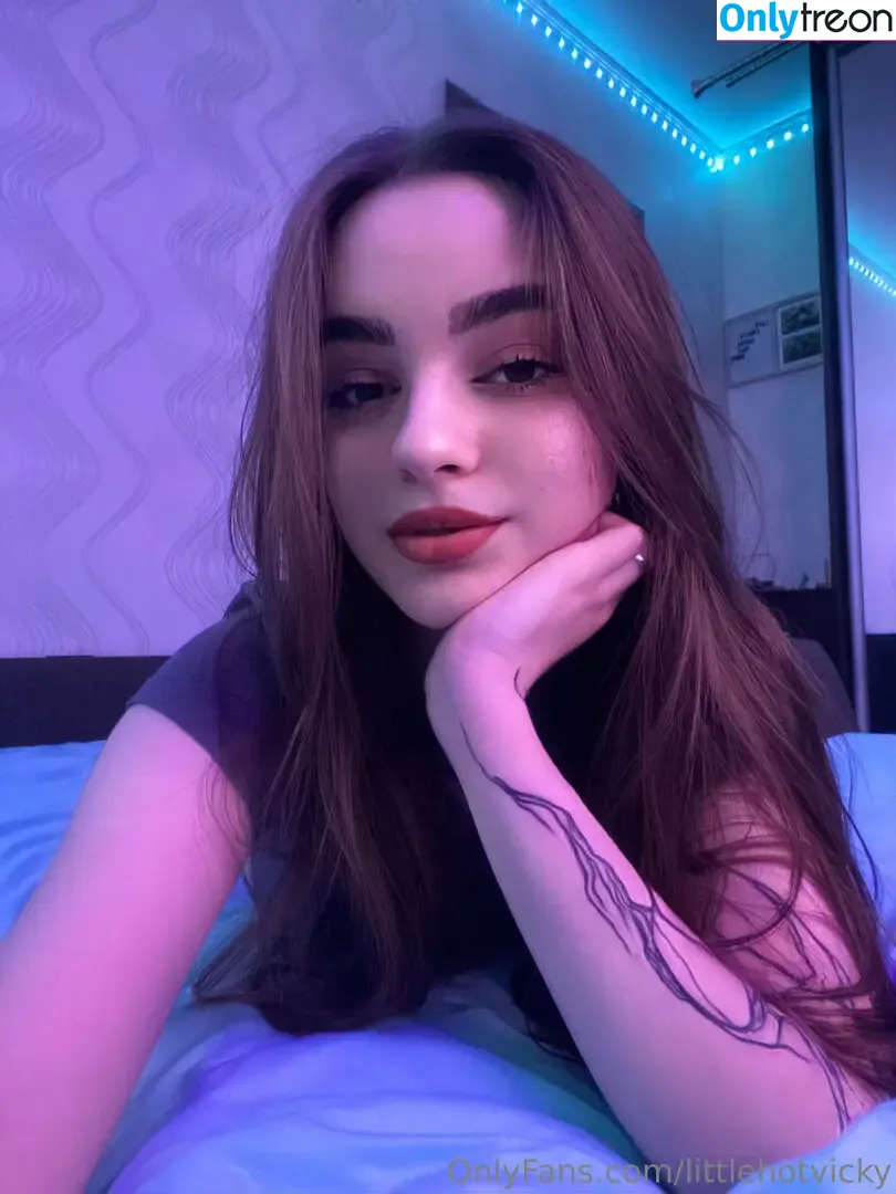 littlehotvicky nude photo #0036 (littlevickyk)
