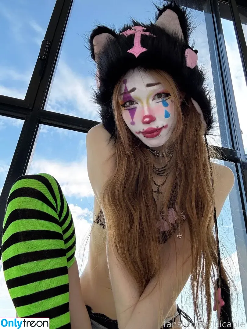 Littlething_88 nude photo #0109 (Littlething_88)