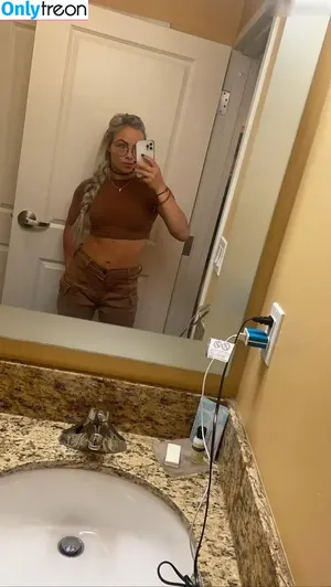 Liv Morgan / yaonlylivvonce nude photo #0710