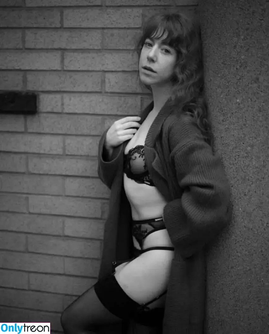 Liv Sage nude photo #0644 (asmallwoman / livsage)
