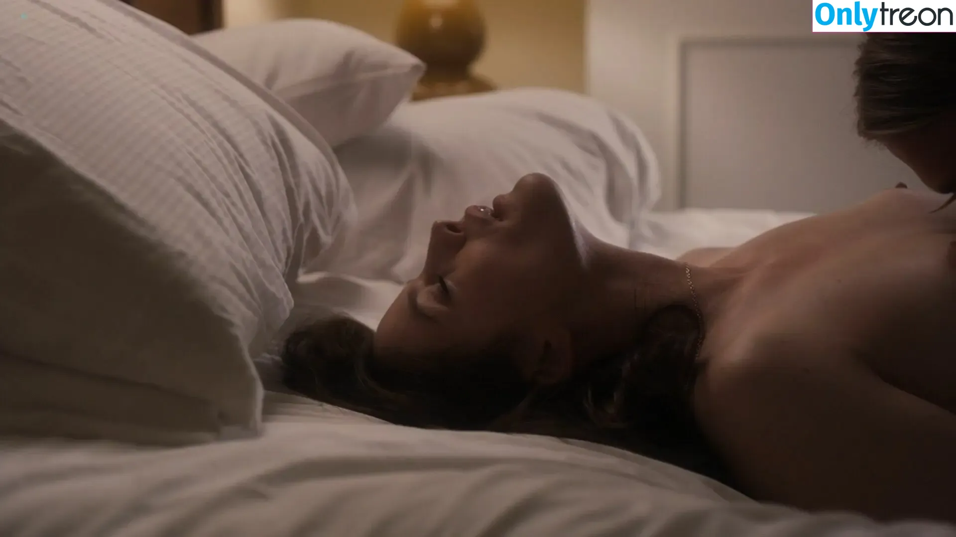 Liv Tyler nude photo #0325 (livtyler / livtyler0580 / misslivalittle)